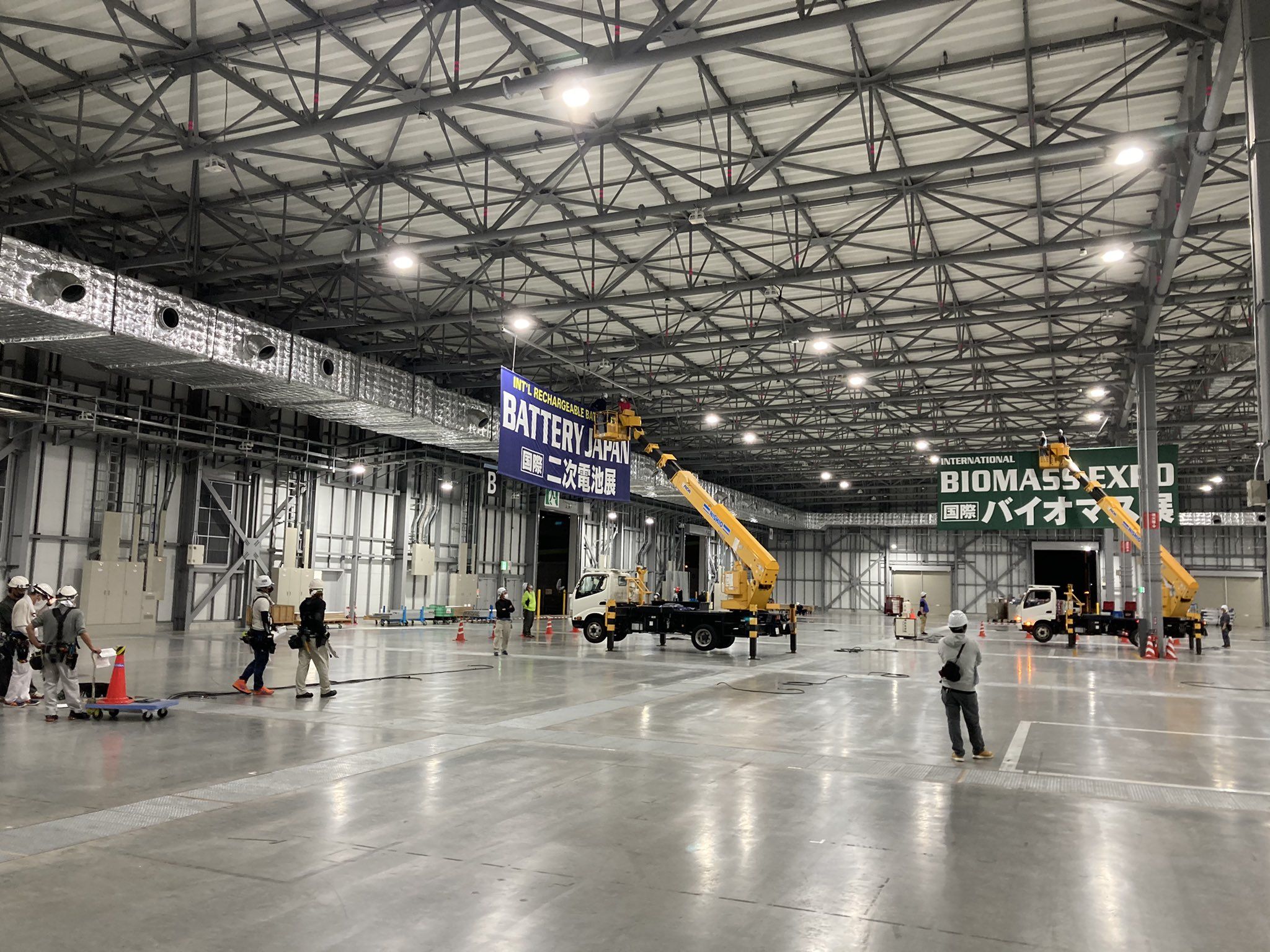 重新定义空间，展台设计中的极简风潮如何吸引观众
